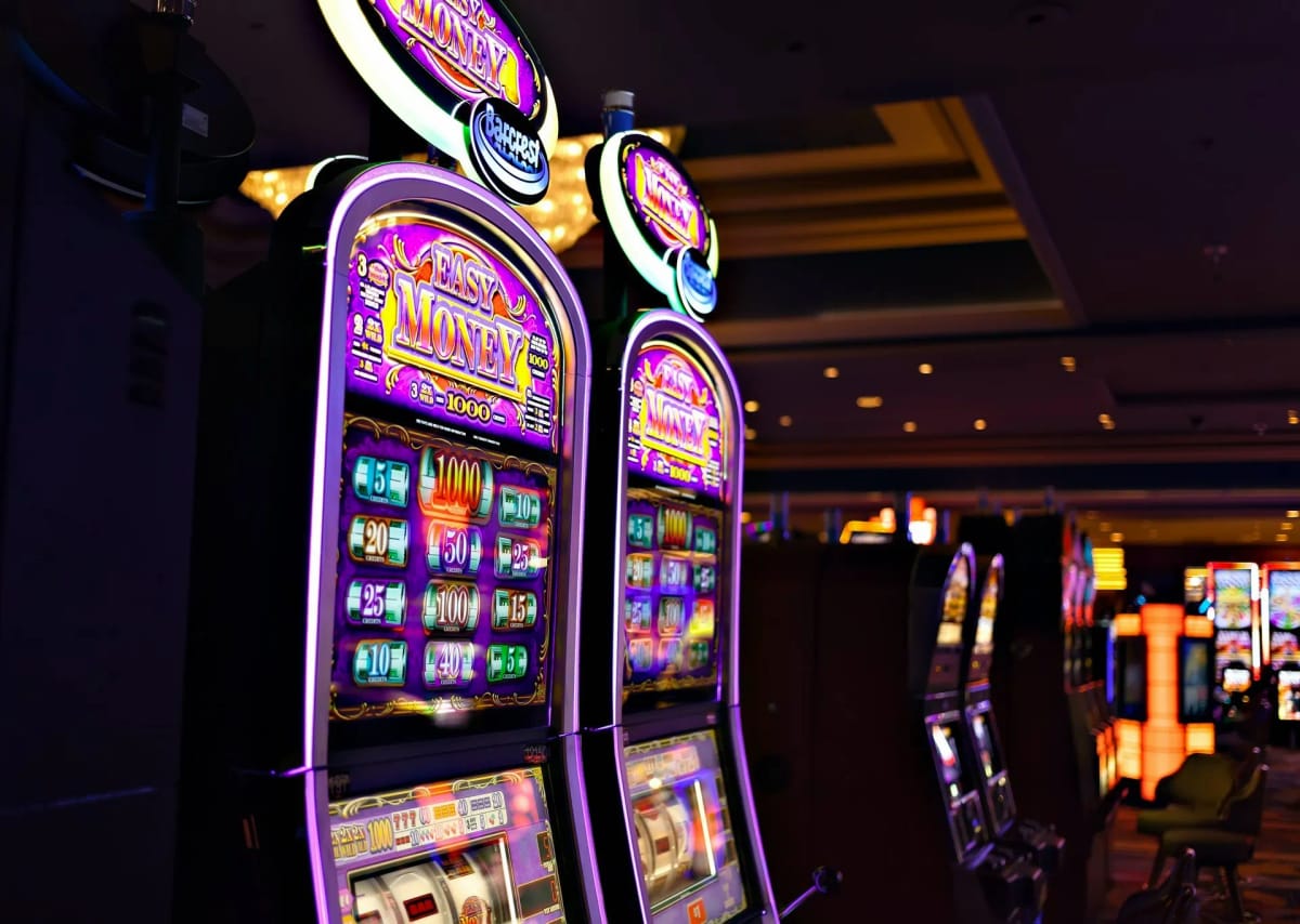 Play Canadian casino slots online